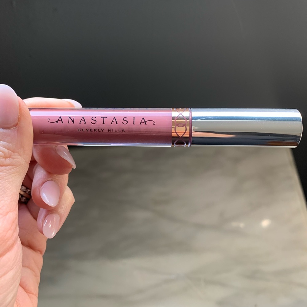 Lip gloss/liquid lipstick
